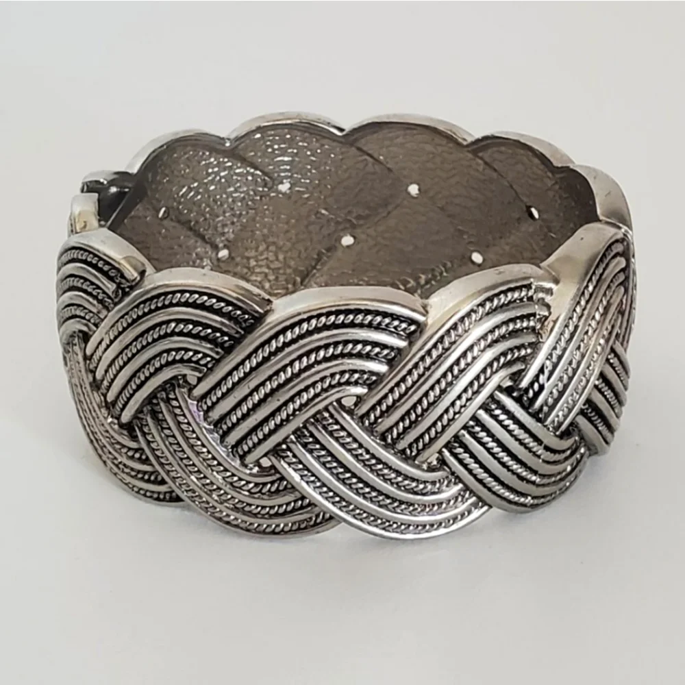 Vintage 90s Boho Hippie Silver Tone Celtic Braided Chunky Heavy Hinged Bracelet - Picture 1 of 4